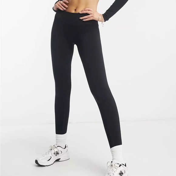 Pull&Bear high rise second skin leggings in black - Picture 4 of 4